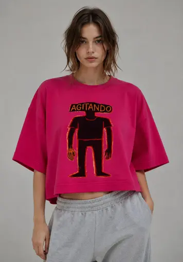 Front view women loose fit fuchsia graphic cropped t-shirt, casual streetwear top, custom oem clothing supplier 
