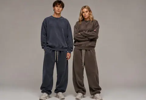 Unisex vintage washed streetwear sweat suit, crewneck sweatshirt and baggy sweatpants set, custom OEM ODM apparel manufacturer